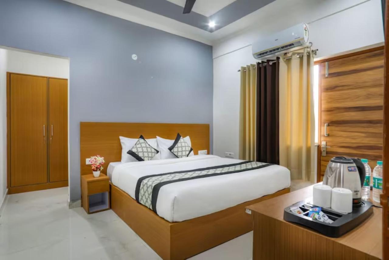 Hotel The Castle Blue Greater Noida Exteriér fotografie
